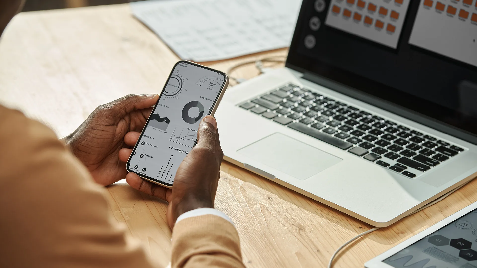 Custom mobile app vs platform-based development